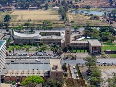 Kenyatta_auf_Parliament_Building10