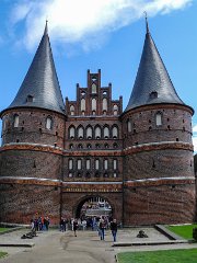 Holstentor_Lübeck01