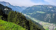 Blick_Finkenberg_Naehe_Alpenrose_Hütte