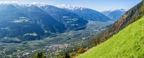 Aufstieg Tscharser Wetterkreuz mit Blick nach Tschars, Kastelbell und Latsch