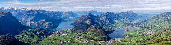 Grosser_Mythen_Blick_Südwesten_Vierwaldstättersee_und_Lauerzersee